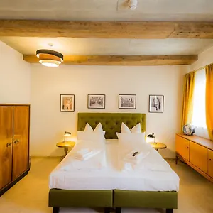 Luis Stadl Hotell
